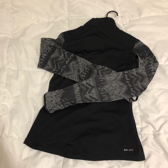 Nike Quarter Zip - Picture 3 of 5